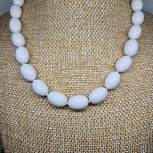 Elegant White Beaded Chockrt Necklace